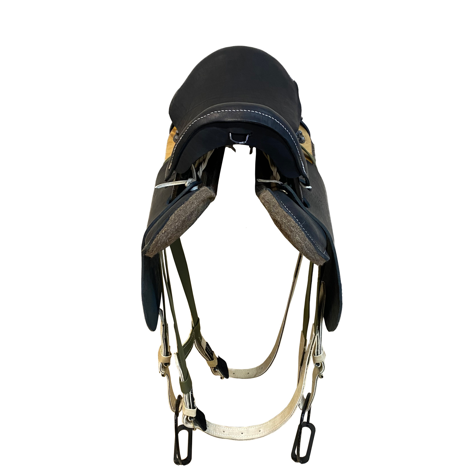 Седло кавалерийское без потника и оголовья